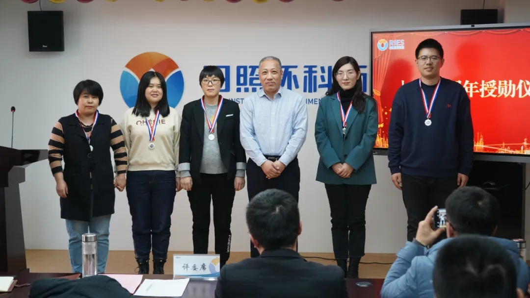 同舟十載，筑夢未來！環(huán)科所舉行入職十周年職工授勛儀式